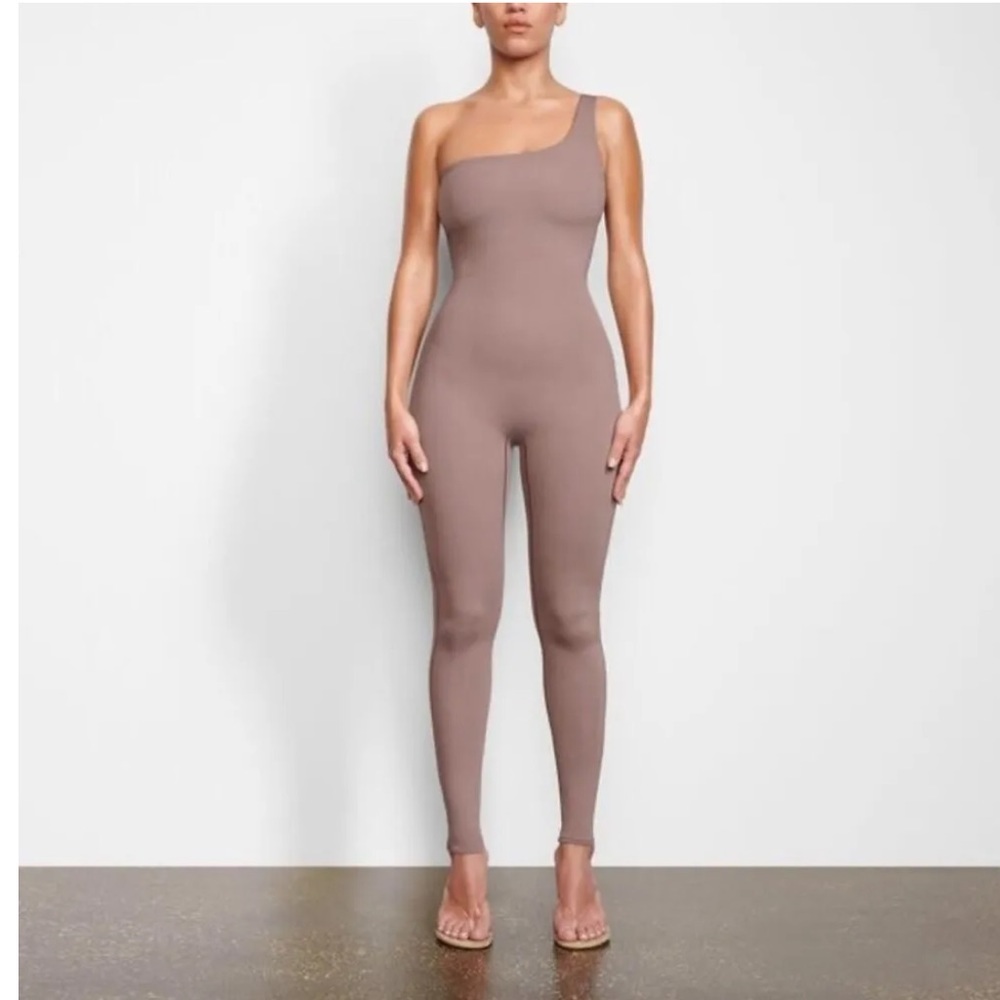 Skims all in one one shoulder jumpsuit size M umber NWT